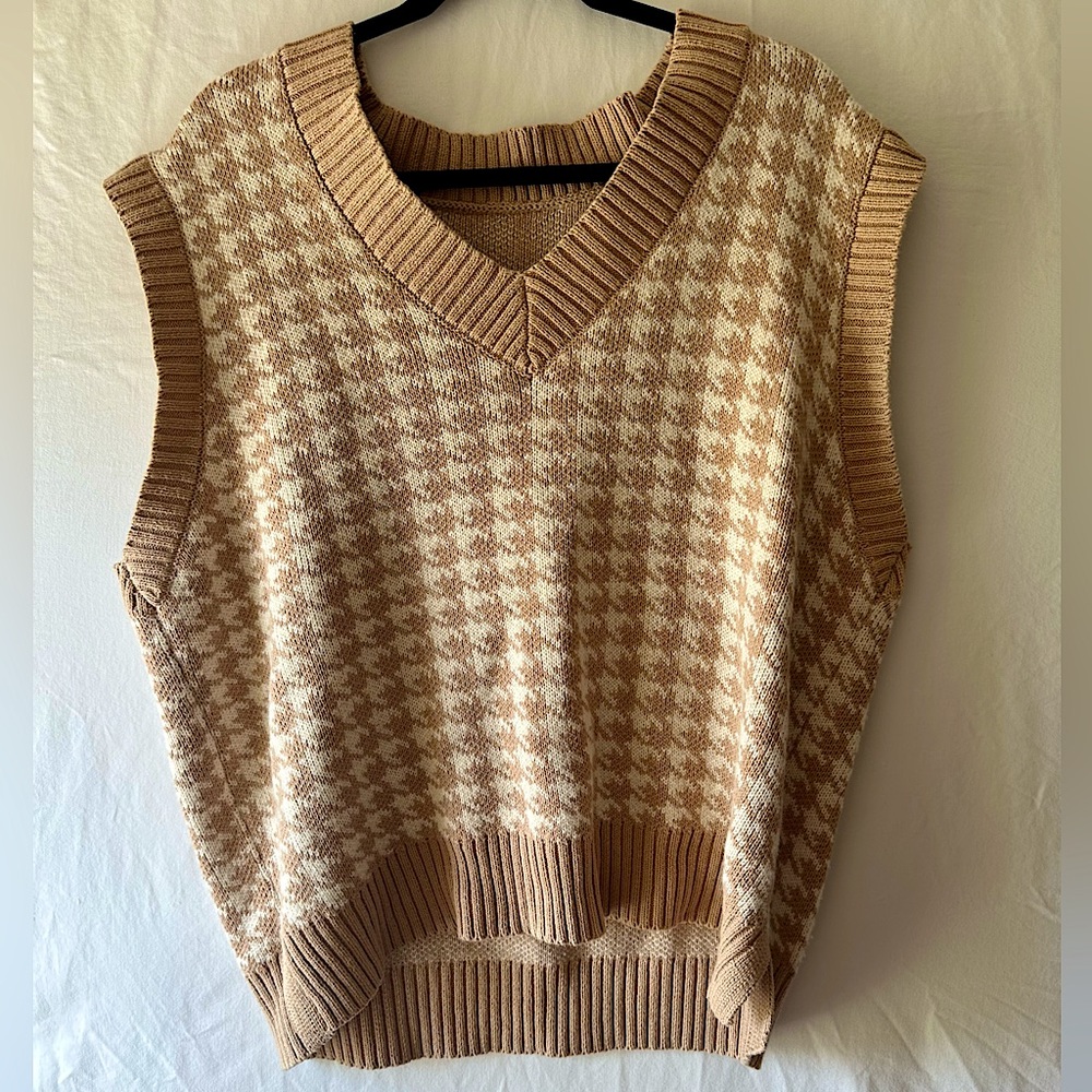 WORN ONCE| Trendy Houndstooth Sweater Vest